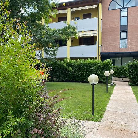 La Lanterna - Appartamenti In Residence Con Piscina Desenzano del Garda Eksteriør bilde