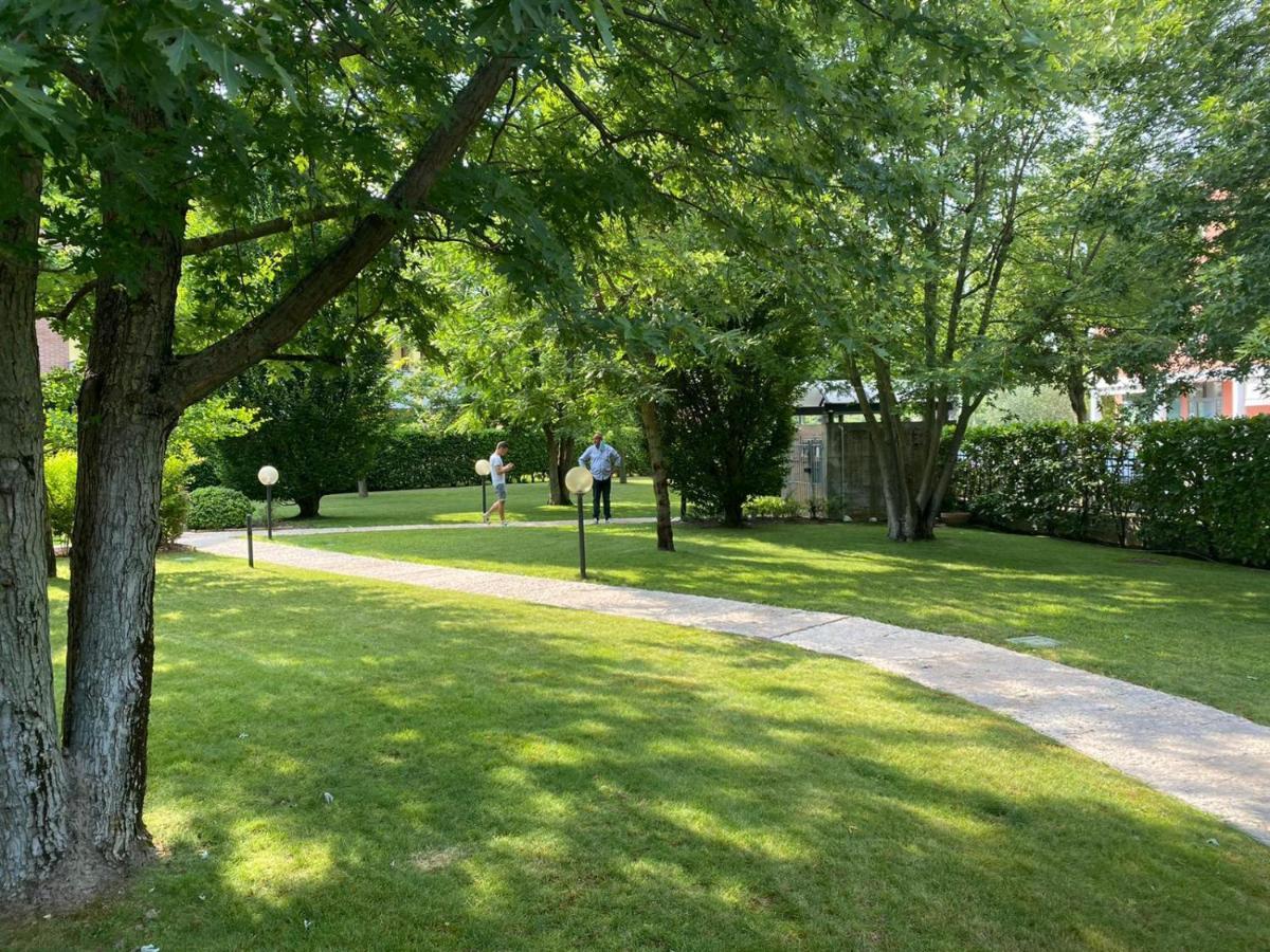 La Lanterna - Appartamenti In Residence Con Piscina Desenzano del Garda Eksteriør bilde