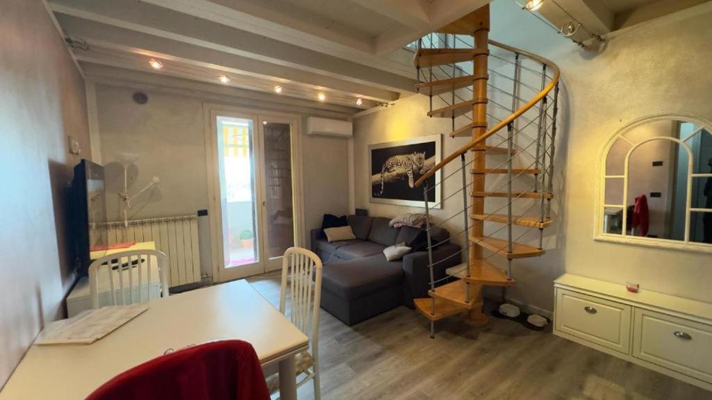 La Lanterna - Appartamenti In Residence Con Piscina Desenzano del Garda Eksteriør bilde