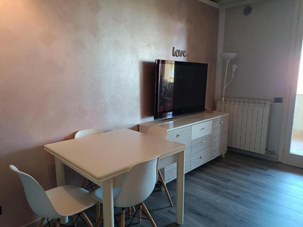 La Lanterna - Appartamenti In Residence Con Piscina Desenzano del Garda Eksteriør bilde