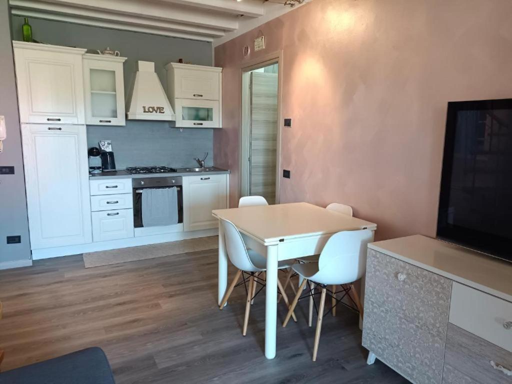 La Lanterna - Appartamenti In Residence Con Piscina Desenzano del Garda Eksteriør bilde