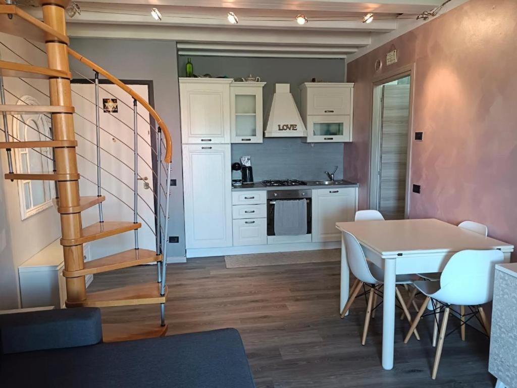 La Lanterna - Appartamenti In Residence Con Piscina Desenzano del Garda Eksteriør bilde